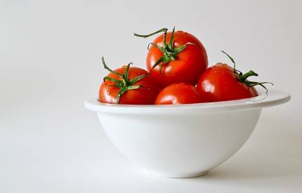 bowl of fresh tomatoes